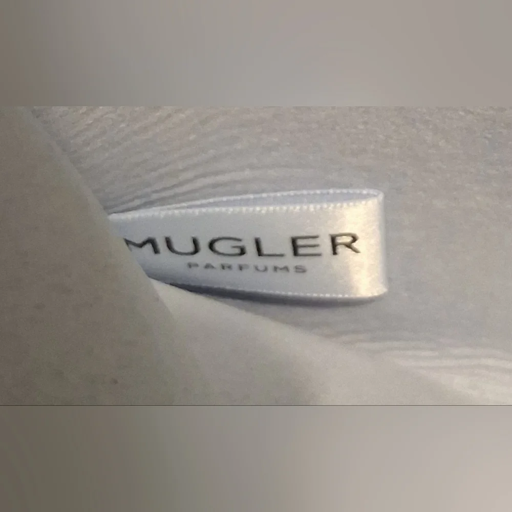 NWOT Thierry Mugler Parfum Black Vegan  Cosmetic Makeup Beauty Travel Pouch Bag